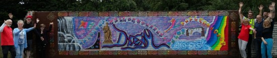 Dealbh-Bhalla M&ograve;r airson Cill Bhreannain! Bilingual Mural for Kilbirnie!